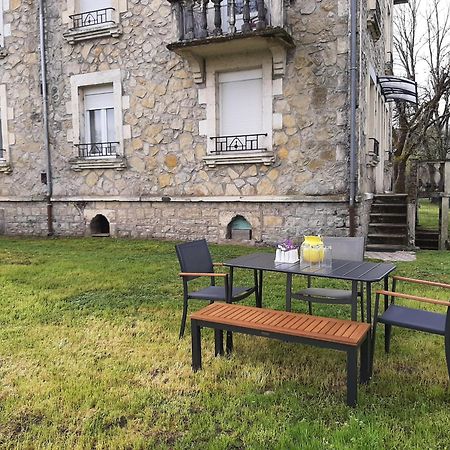 Grand Appartement Avec Jardin Bretenoux エクステリア 写真