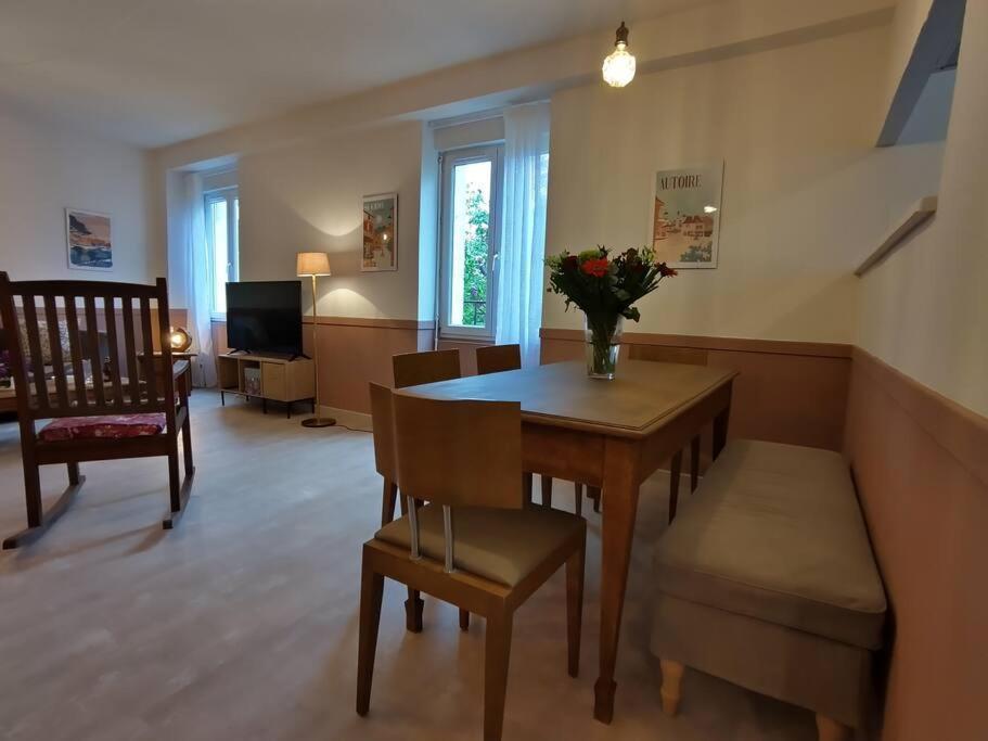 Grand Appartement Avec Jardin Bretenoux エクステリア 写真