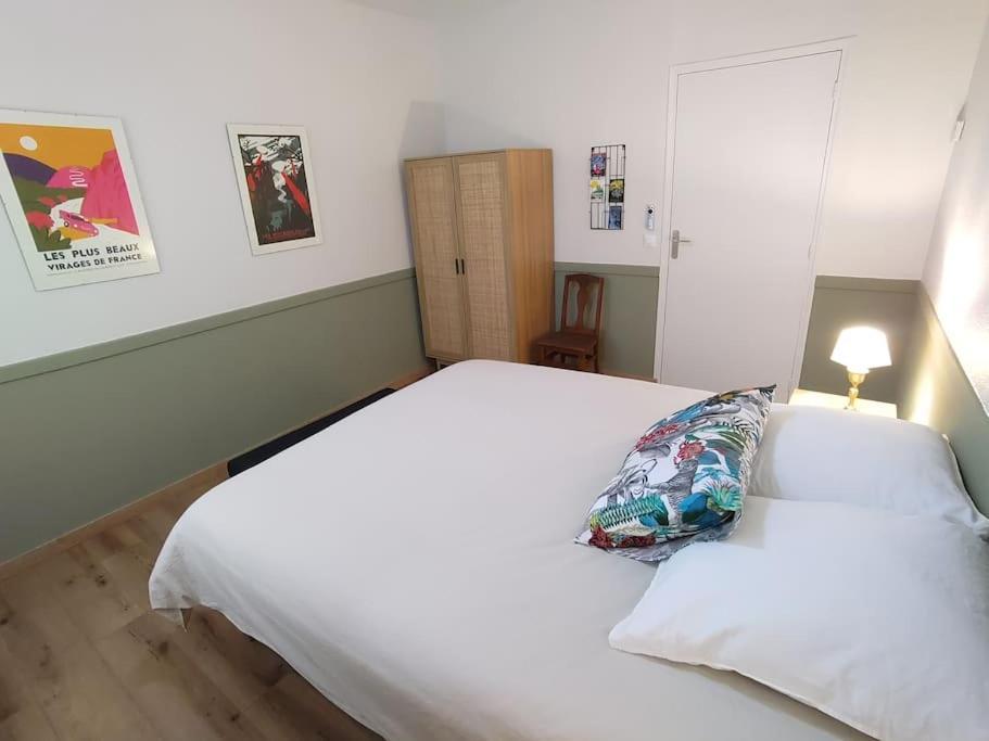 Grand Appartement Avec Jardin Bretenoux エクステリア 写真